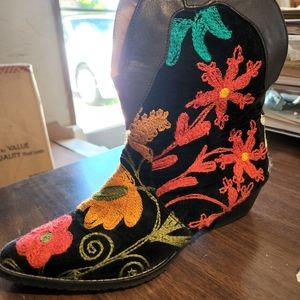Floral Embroidered Cowboy Booties